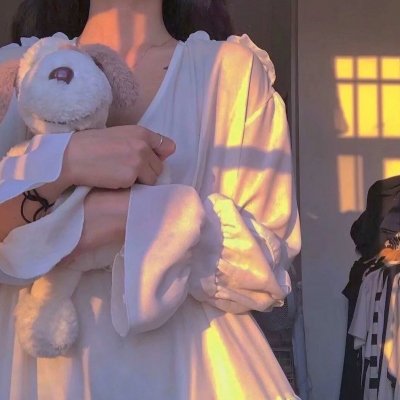 9顶假发的女孩